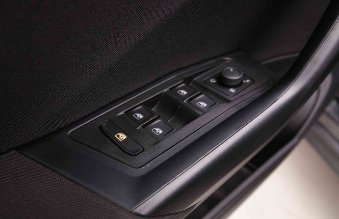 VOLKSWAGEN_VOLKSWAGEN_T_ROC_2550142_18.jpg VOLKSWAGEN_VOLKSWAGEN_T_ROC_2550142_18.jpg