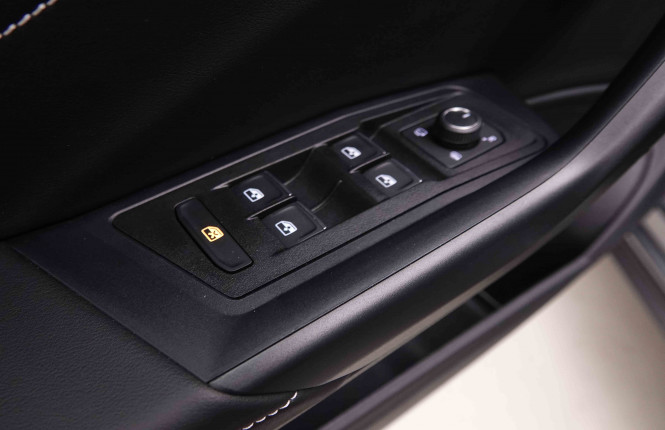 VOLKSWAGEN_VOLKSWAGEN_T_ROC_2550894_18.jpg VOLKSWAGEN_VOLKSWAGEN_T_ROC_2550894_18.jpg