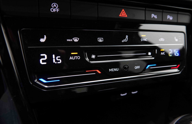 VOLKSWAGEN_VOLKSWAGEN_T_ROC_2551456_14.jpg VOLKSWAGEN_VOLKSWAGEN_T_ROC_2551456_14.jpg