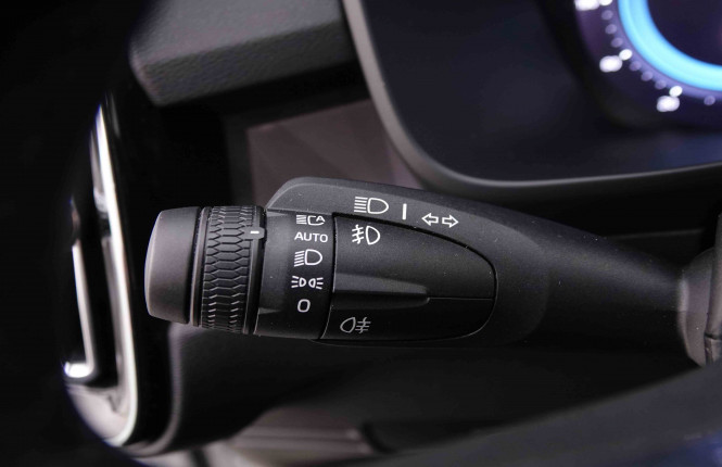 VOLVO_VOLVO_C40_2548688_16.jpg