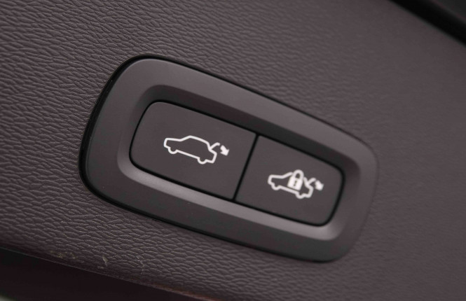 VOLVO_VOLVO_C40_2549803_6.jpg