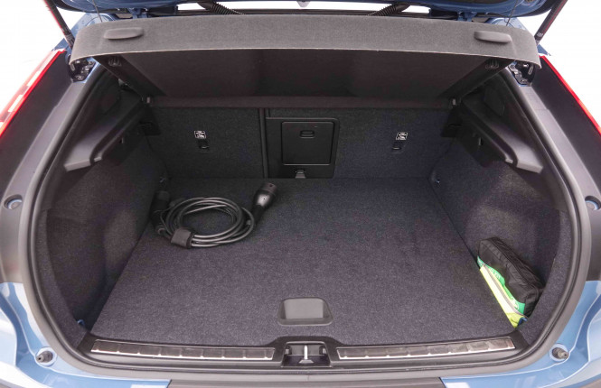 VOLVO_VOLVO_C40_2549915_5.jpg