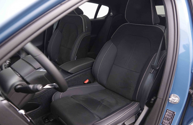 VOLVO_VOLVO_C40_2549915_6.jpg