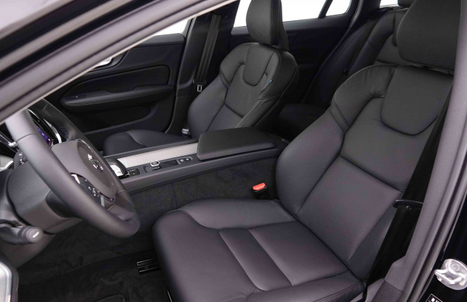 VOLVO_VOLVO_V60_2548577_33.jpg