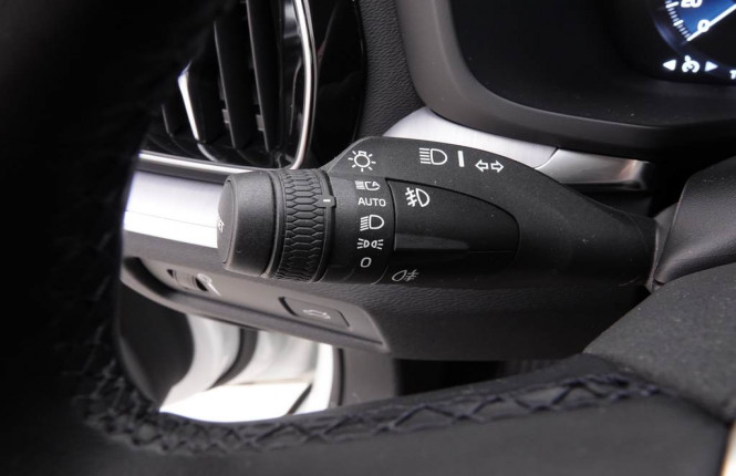 VOLVO_VOLVO_V60_2549423_15.jpg