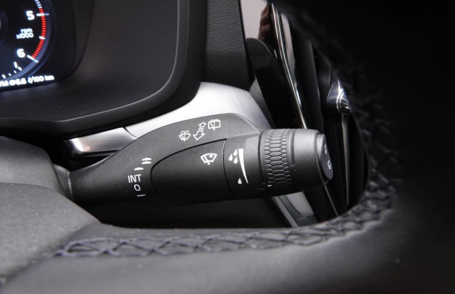 VOLVO_VOLVO_V60_2549423_16.jpg