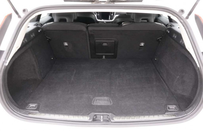 VOLVO_VOLVO_V60_2549423_5.jpg