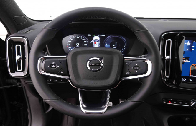 VOLVO_VOLVO_XC40_2548426_10.jpg