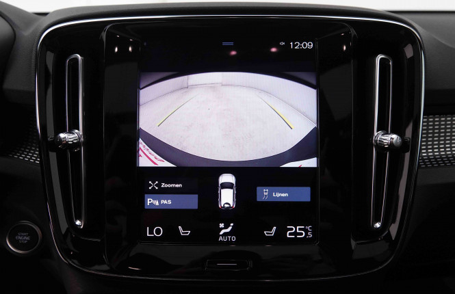 VOLVO_VOLVO_XC40_2548426_13.jpg