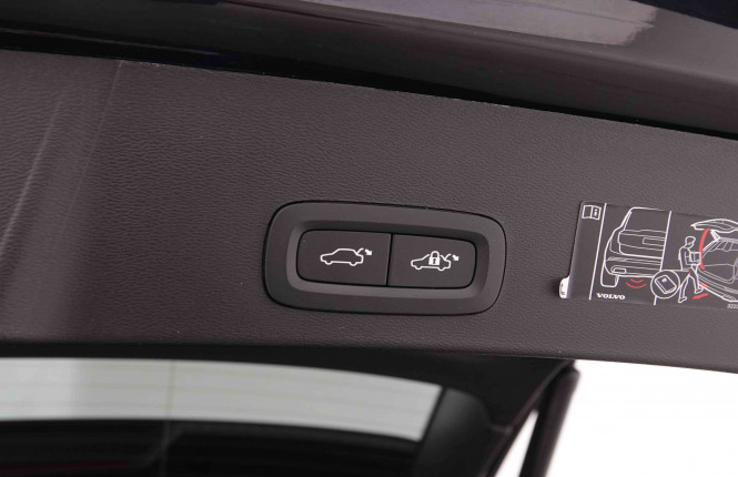 VOLVO_VOLVO_XC40_2548426_6.jpg