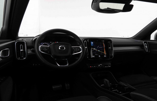 VOLVO_VOLVO_XC40_2548543_8.jpg
