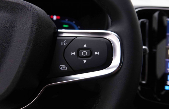 VOLVO_VOLVO_XC40_2548755_18.jpg