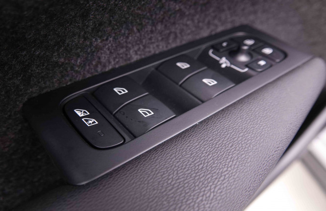 VOLVO_VOLVO_XC40_2548755_19.jpg