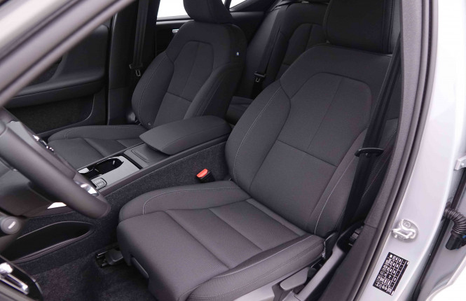 VOLVO_VOLVO_XC40_2548755_7.jpg