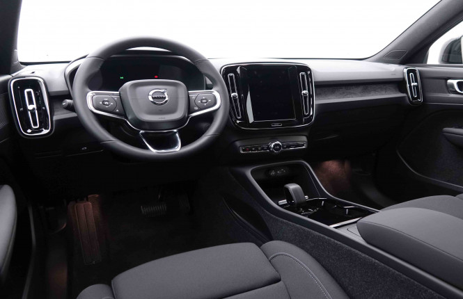 VOLVO_VOLVO_XC40_2548755_8.jpg