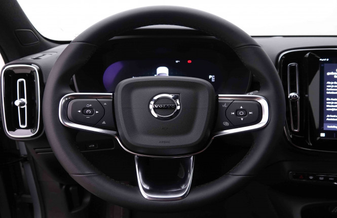 VOLVO_VOLVO_XC40_2548755_9.jpg