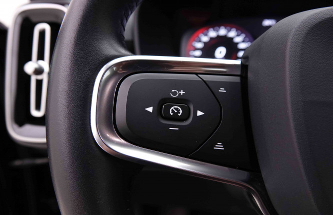 VOLVO_VOLVO_XC40_2548892_17.jpg