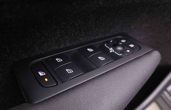 VOLVO_VOLVO_XC40_2548892_19.jpg