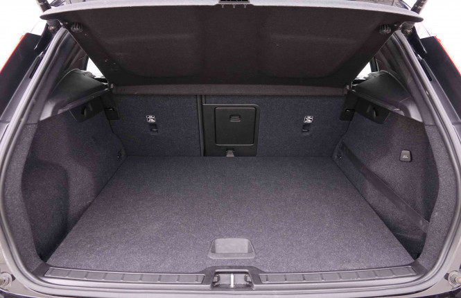 VOLVO_VOLVO_XC40_2548892_5.jpg