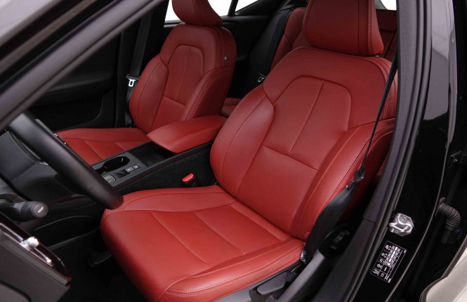 VOLVO_VOLVO_XC40_2548892_7.jpg