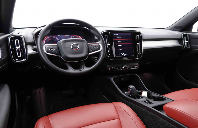 VOLVO_VOLVO_XC40_2548892_8.jpg