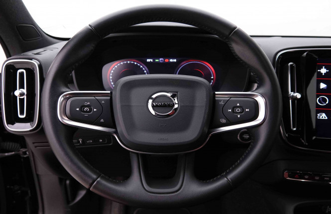 VOLVO_VOLVO_XC40_2548892_9.jpg