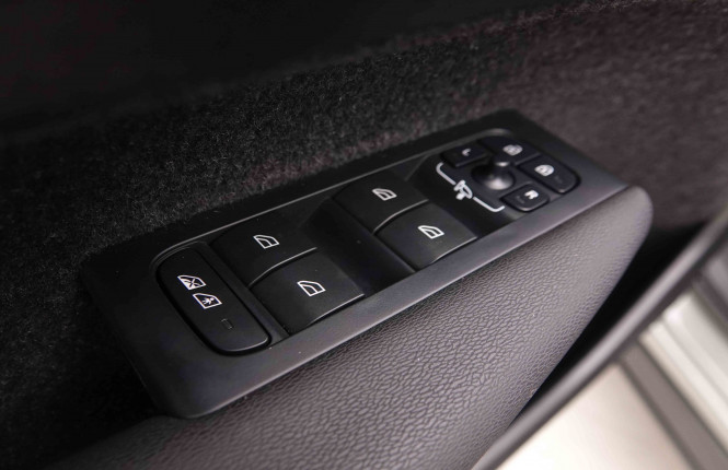 VOLVO_VOLVO_XC40_2549599_22.jpg