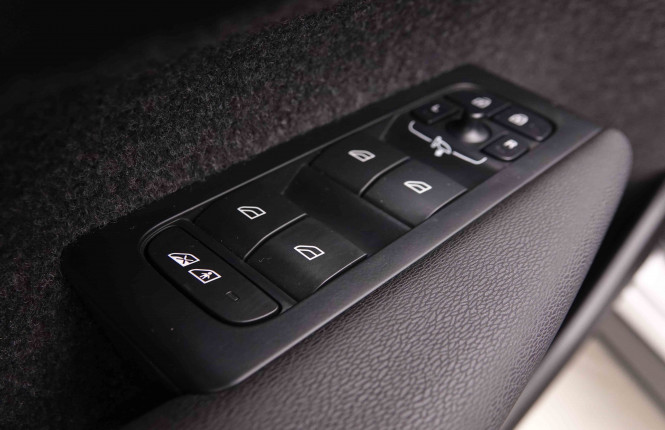 VOLVO_VOLVO_XC40_2549600_22.jpg