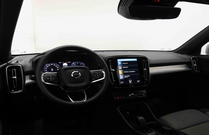 VOLVO_VOLVO_XC40_2549600_8.jpg