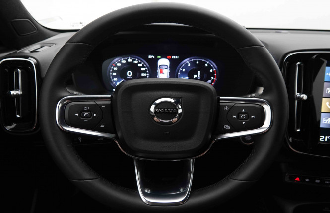 VOLVO_VOLVO_XC40_2549600_9.jpg