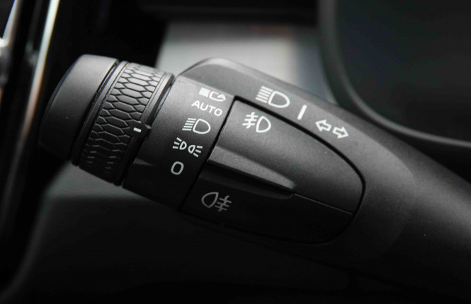 VOLVO_VOLVO_XC40_2549601_18.jpg