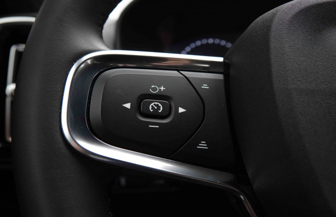 VOLVO_VOLVO_XC40_2549601_20.jpg