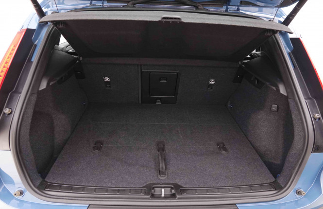 VOLVO_VOLVO_XC40_2549601_5.jpg
