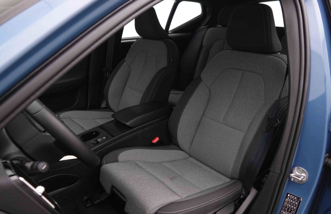 VOLVO_VOLVO_XC40_2549601_7.jpg