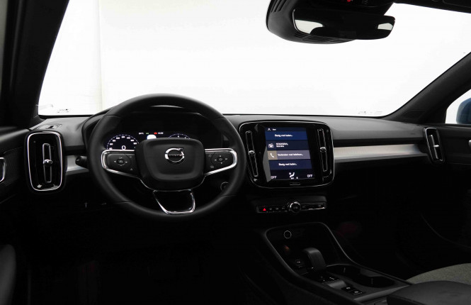 VOLVO_VOLVO_XC40_2549601_8.jpg