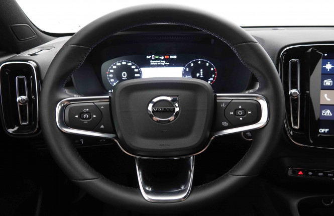 VOLVO_VOLVO_XC40_2549601_9.jpg