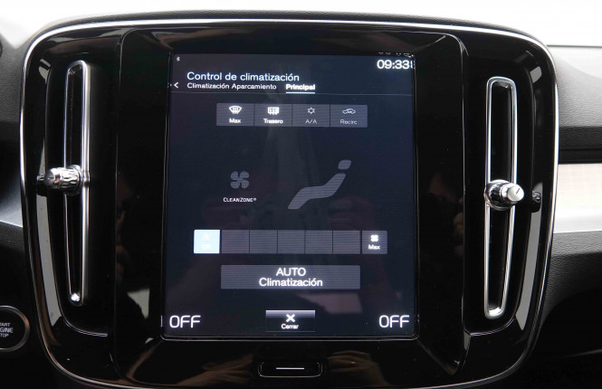 VOLVO_VOLVO_XC40_2549602_13.jpg