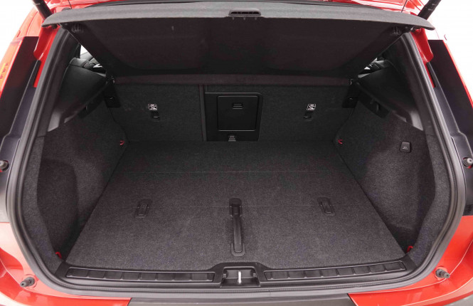 VOLVO_VOLVO_XC40_2549602_5.jpg
