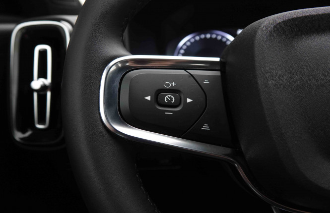 VOLVO_VOLVO_XC40_2549604_20.jpg