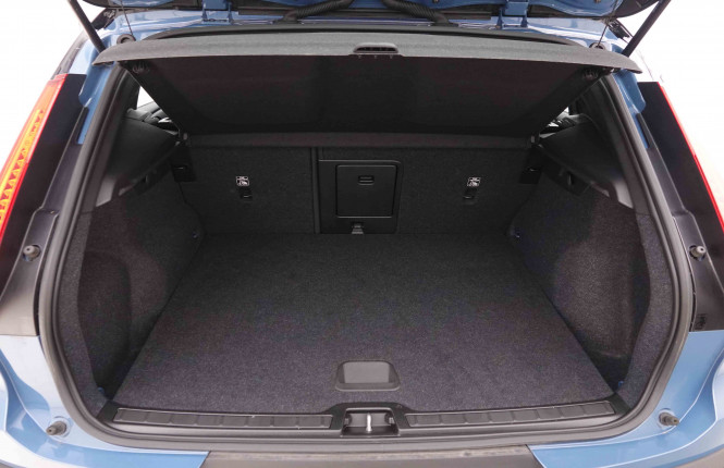 VOLVO_VOLVO_XC40_2549707_5.jpg