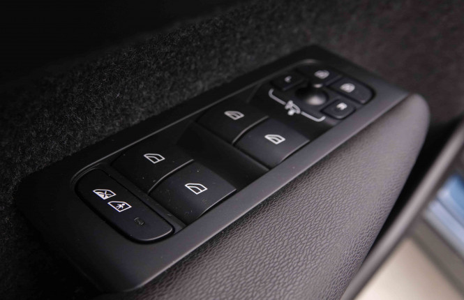 VOLVO_VOLVO_XC40_2549713_21.jpg