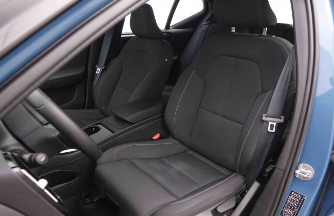 VOLVO_VOLVO_XC40_2549713_6.jpg
