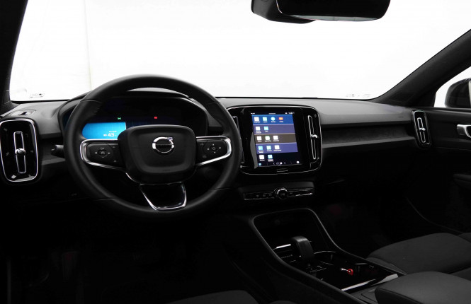VOLVO_VOLVO_XC40_2551220_7.jpg