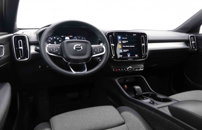 VOLVO_VOLVO_XC40_2551714_8.jpg