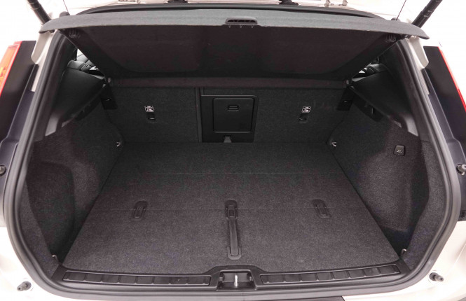 VOLVO_VOLVO_XC40_2551716_5.jpg VOLVO_VOLVO_XC40_2551716_5.jpg