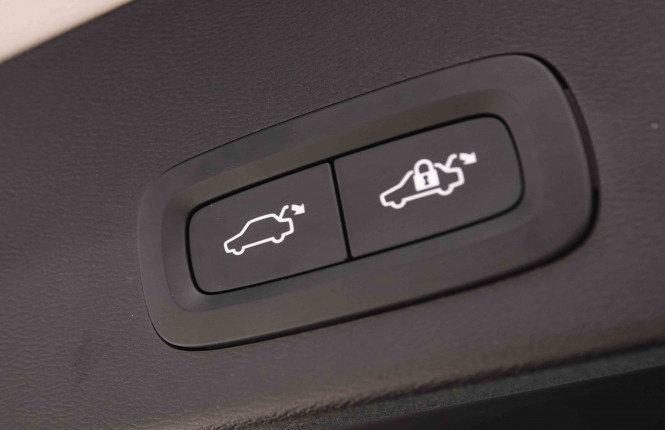 VOLVO_VOLVO_XC40_2551716_6.jpg VOLVO_VOLVO_XC40_2551716_6.jpg