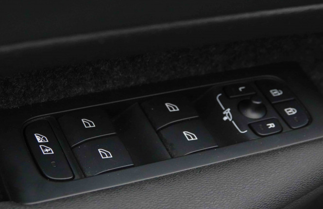 VOLVO_VOLVO_XC40_2653382_20.jpg