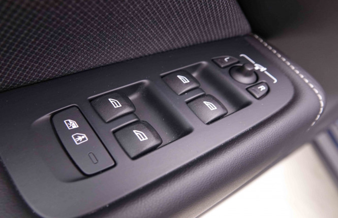 VOLVO_VOLVO_XC60_2548998_22.jpg