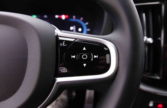 VOLVO_VOLVO_XC60_2549290_20.jpg