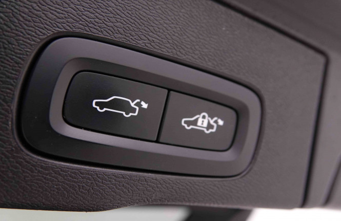VOLVO_VOLVO_XC60_2549290_6.jpg